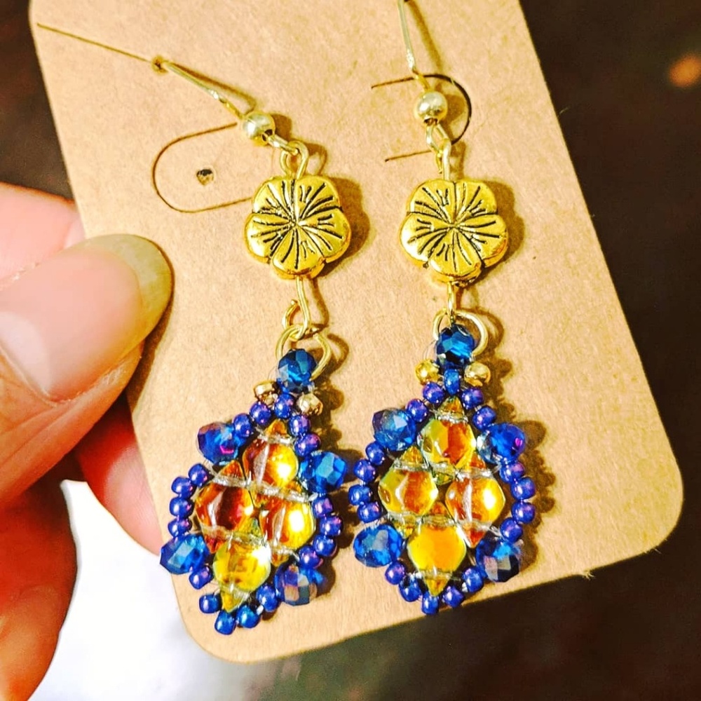 Metal Flower Rhombus Crystal Earrings